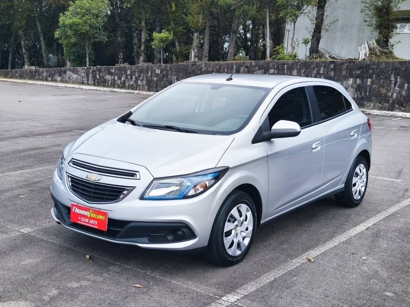 CHEVROLET - ONIX - 2015/2015 - Prata - R$ 48.900,00