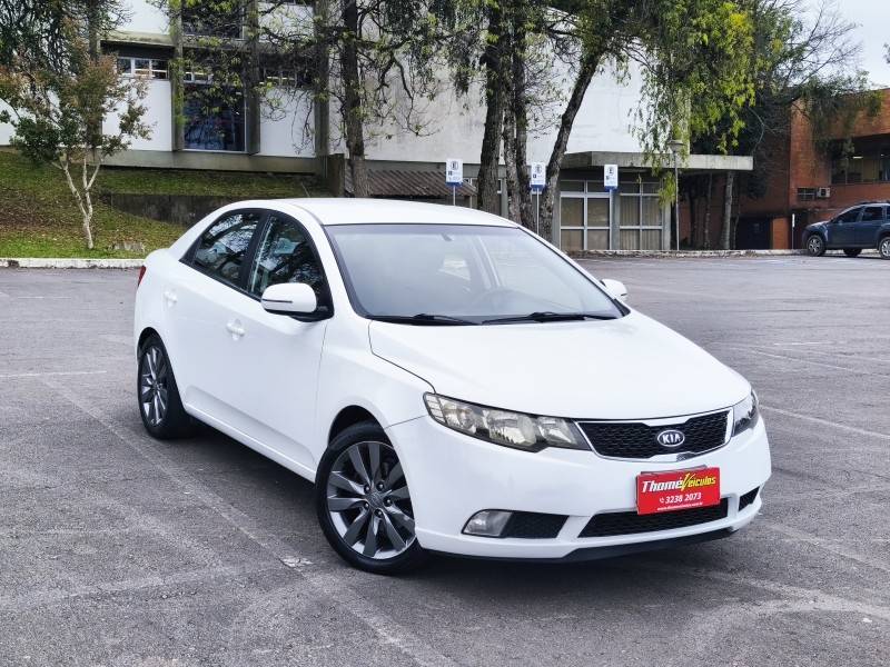 KIA MOTORS - CERATO - 2013/2013 - Branca - R$ 49.900,00