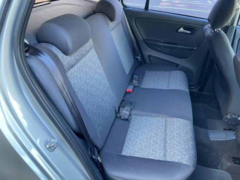 VOLKSWAGEN - FOX - 2014/2014 - Prata - R$ 44.900,00