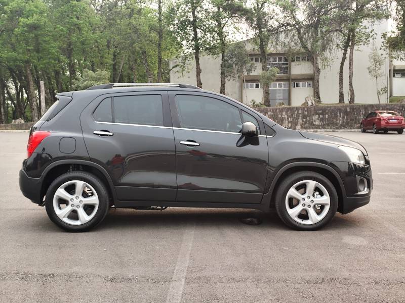 CHEVROLET - TRACKER - 2015/2015 - Prata - R$ 67.900,00