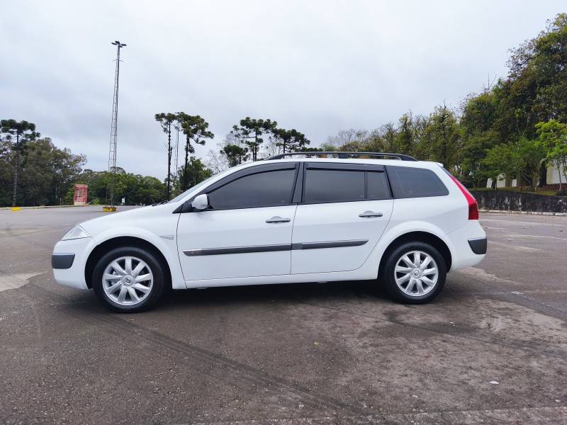 RENAULT - MÉGANE - 2011/2011 - Branca - R$ 34.900,00