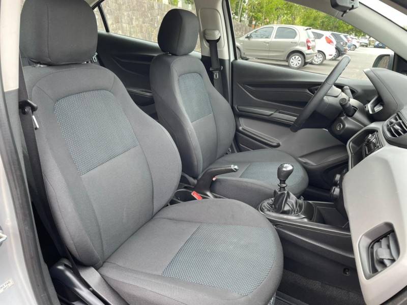 CHEVROLET - ONIX - 2018/2018 - Prata - R$ 48.900,00