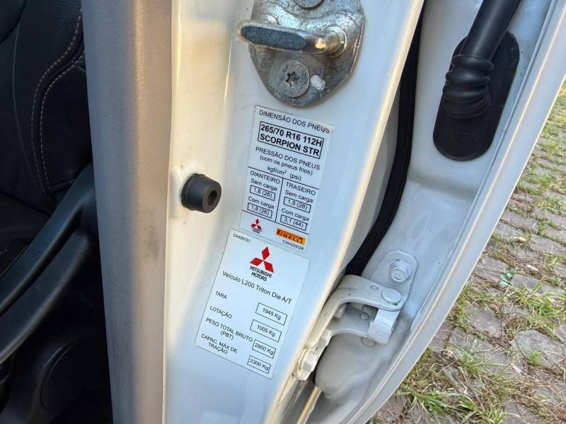 MITSUBISHI - L200 TRITON - 2015/2015 - Branca - R$ 125.900,00